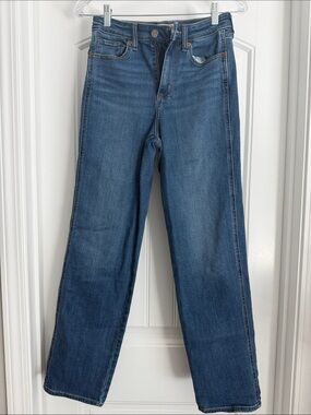 Universal Thread Straight-Leg Women’s Jeans in Medium Blue